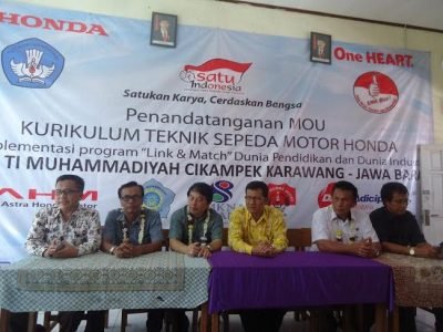 SMK TI Muhamadiyah Cikampek MOU Dengan AHM
