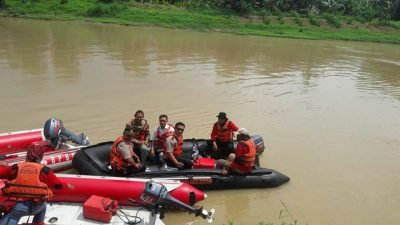 Berita Karawang - Berita Harian Karawang - Spirit Jawa Barat - Mantan Satpam Diduga Bunuh Diri Terjun Ke Sungai Citarum dari Jembatan Telukjambe