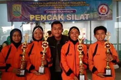 Atlet SMPN 1 Cilamaya peraih mendali emas lomba silat O2SN Kabupaten Karawang