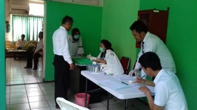 BNNK melakukan tes urine ini untuk mengetahui apakah setiap PNS yang ada di lingkungan Pemkab Karawang terbebas dari penggunaan narkoba