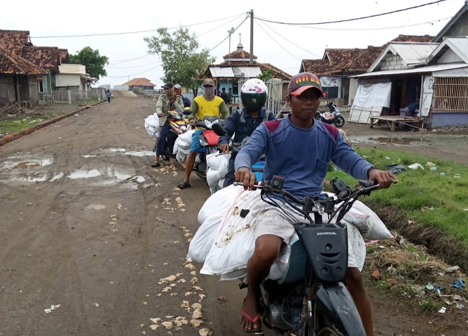 Pantai Sedari Kembali Dicemari Ceceran Limbah Minyak ...